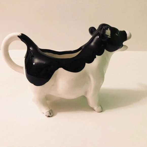 Vintage Otagiri Cow Creamer Black and White 5.5 Inch Long - Picture 7 of 16